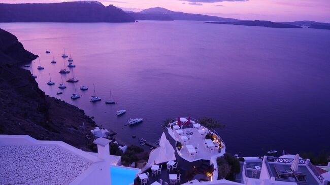 パルテノン神殿の夜景が映えるアテネと、サントリーニ島イアの洞窟ホテルでエーゲ海に魅せられて