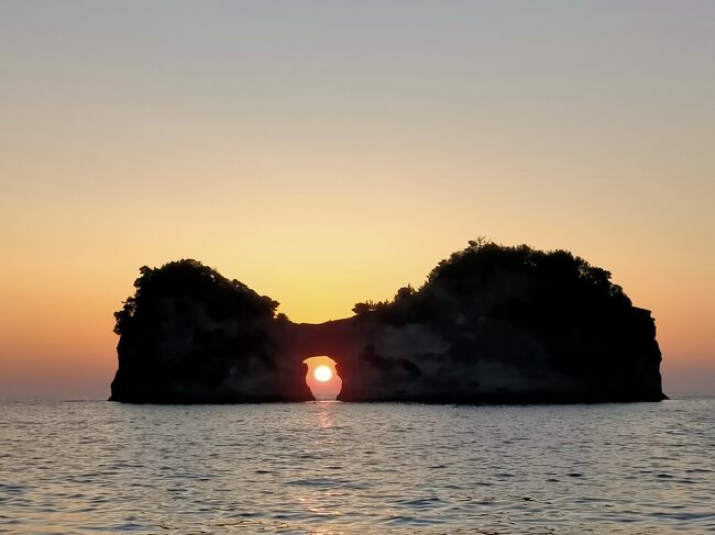 旅友からの南紀白浜2泊3日のお誘いがあり参加した。<br />せっかくなので前泊を2泊しようと計画、結果的には横浜の前泊も加え5泊6日になった。<br />ちょうど全国旅割に当たりホテル代は1泊につき実質数百円で済んでしまう。<br /><br />お天気にも恵まれ 楽しい、美味しい 最高の旅になった。<br />