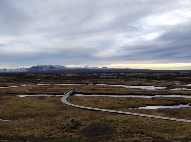 アイルランドからアイスランドのアクセスが良かったのでこの旅に組み入れました。<br />１１月にもなると寒いです。。。<br />おかげで荷物がかさばりました。<br /><br />【全体スケジュール】<br />11/2 HND-HKG-<br />11/3 LHR-DUB　ダブリン観光<br />11/4 DUB-KEF　レイキャビク観光<br />11/5 ゴールデントライアングルツアー<br />11/6 KEF-DUB-IOM<br />11/7 マン島観光、IOM-LGW<br />11/8 LGW-GIB　ジブラルタル観光<br />11/9 セウタ日帰り<br />11/10 GIB-LGW　ロンドンでバレエ鑑賞<br />11/11 LHR-<br />11/12 HKG-HND<br /><br />【航空券】<br />HND-HKG-LHR往復　キャセイパシフィック<br />LHR-DUB　エアリンガス<br />DUB-KEF 　PLAY航空<br />KEF-DUB　アイスランド航空<br />DUB-IOM　エアリンガス<br />IOM-LGW　easyjet<br />LGW-GIB往復　easyjet<br /><br />【空港バス往復】<br />https://www.re.is/tour/flybus/<br />BSIというバスターミナルに着く<br /><br />【宿】<br />Hostel B47<br />Booking.com で予約<br />BSIターミナルから徒歩１０分ぐらい<br /><br />【オーロラツアー】<br />https://www.re.is/northern-lights-tours/<br />見れなかったけど(笑)<br /><br />【Golden Circle Tour】<br />Golden CircleとSecret Spaに寄るツアー<br />https://guidetoiceland.is/book-holiday-trips/hot-golden-circle-small-group-tour-with-a-hot-spring-bath