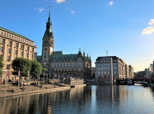 2022年夏季休暇の第3弾はデンマーク・ドイツの旅です。<br /><br />初の北欧旅はデンマークに決定。今回は、ハンブルクに前泊しドイツから鉄道でコペンハーゲンに行ってきました。<br /><br />---Reiseplan---<br />■9/20 ハンブルク<br />□9/21 コペンハーゲン<br />□9/22 コペンハーゲン<br /><br />▼HOTEL<br />Hamburg泊「a&amp;o Hostel Hamburg City」：EUR 63.00<br />Copemhagen泊「Next House Copenhagen」：DKK 685.00<br /><br />---------------------------<br />※ハンブルクに関しては、下記旅行記にても取り上げています<br /><br />◆2019 クリスマスマーケットの旅（ハンブルク）<br />https://4travel.jp/travelogue/11574466<br /><br />◆2018 音楽家ゆかりの地を巡る旅（ハンブルク）<br />https://4travel.jp/travelogue/11374580