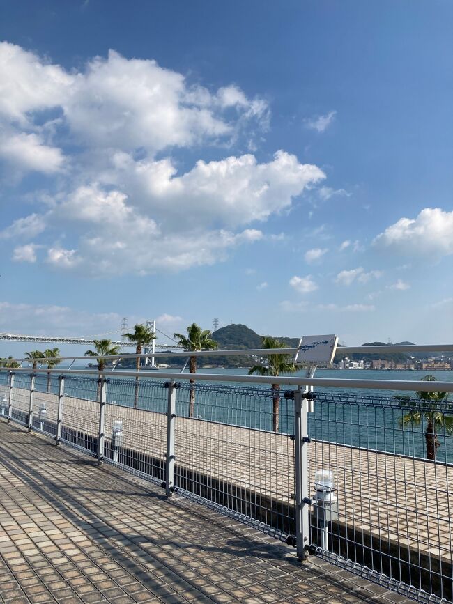 お天気のいい日に、関門海峡沿いを歩きました♪<br /><br /><br />門司港側からでも、下関側からでもこの景色が広がります。<br /><br />