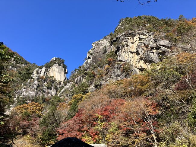 今年の８月にきれいな星空が見たくて野辺山高原に行ったわけだが、生憎宿泊した日の夜が雨模様だったので、星を見ることができず残念な思いをした。そこで、そのリベンジを果たすために、今回の旅行企画をたててみたわけですが、宿泊する晩に必ずしも星が見られるわけではないので、そのリスクを少しでも回避するために、星空スポットとして有名なもう一つの地点も加えた2泊3日の旅行にすることにしました。まさかその2日間とも星が見れない天候にはならないでしょう。<br />