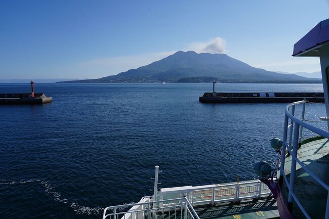 旅の後半は、薩摩である。まずは、桜島に渡り、景色と温泉を楽しむ。桜島は、これまで外から眺めただけであったので、一度間近で観てみたかったのだ。そして、翌日は、巴水展を開催している鹿児島市立美術館に立ち寄り、巴水の作品を堪能。その後、薩摩の幕末から明治初期の史跡を巡ることにした。<br /><br />（2022.12.09投稿）