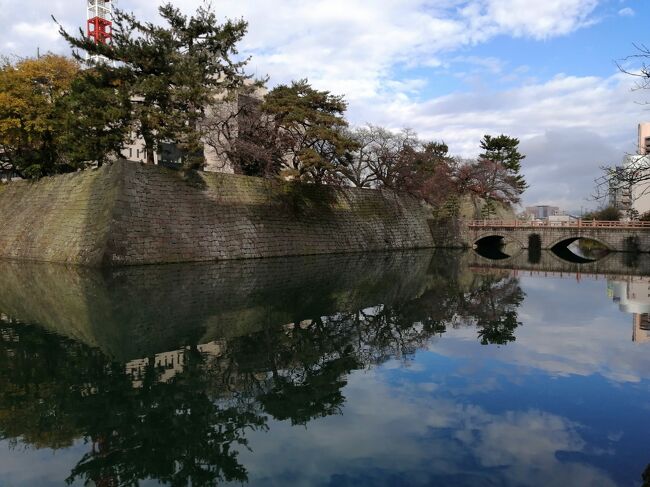 現存12天守登城 最後の地 丸岡城をめざす旅。<br />福井-永平寺-丸岡城-芦原温泉-東尋坊を2泊3日でめぐります。<br />その初日 金沢経由で福井市内観光です。