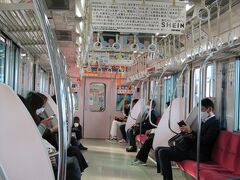 JR相模線と小田急線の電車の内装