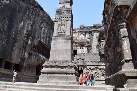 エローラ石窟寺院をめぐる