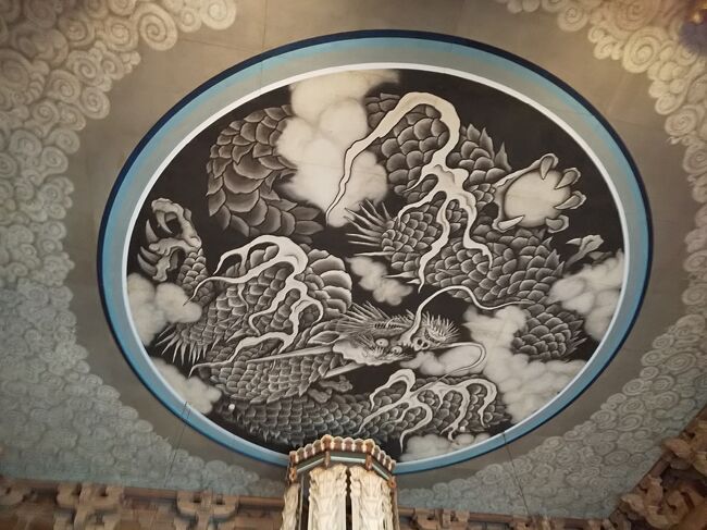北鎌倉から建長寺を通り鎌倉アルプスへ、鎌倉方面へ下山して材木座にある「<br />月と雲」というお蕎麦屋さんで食事と日本酒を飲み材木座海岸で夕焼けを見て帰路に着く