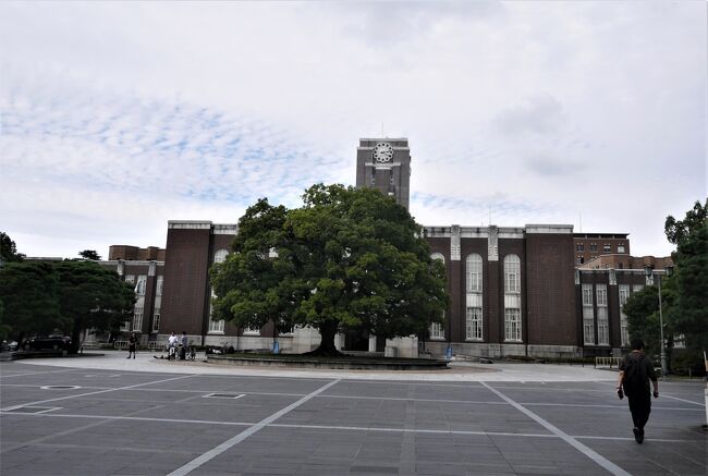 先週に引き続き，出張．コロナ禍の間隙を縫って今年6回目．1月学会京都，4月出張大阪，5月学会神戸，7月大阪出張，10月札幌出張，そしてこの学会．講演をした．ホテルグランヴィア京都は，部屋は広く寝やすかった．ここの難点はエレベーターから遠い部屋に当たるとめちゃくちゃ歩かされるのだが，今回は近い部屋だった．食事は浮橋の和食の昼食にしたが，本当にオーソドックスな今日の朝食．わらび餅付き．卵焼きと赤みそしるなど奇をてらわない朝食がむしろうれしい．講演は京都大学構内の百周年時計台記念館で．京都大学の重みを感じる．少し時間があったので大好きな六波羅蜜寺と広隆寺によってから帰る．空也上人像と地蔵菩薩立像，十二神将像，弥勒菩薩半跏思惟像は私の大好きな仏像だろう．それこそ母親に連れられた小学校の時，高校卒業時の一人旅以来何回参拝したことだろう．<br />六波羅蜜寺が観光客で非常に込んでいたことにびっくり．いまブームなのかなあ．「鎌倉殿の13人」の影響？帰りの伊丹空港で，大好きなハモンセラーノで赤ワインが飲めたこともよかった．このまま連休京都にいてもよかったが，どうしても北海道でドライブしたかった．（9月は鉄道の旅だったので余計に）明日夜出発する．<br />詳細は　suomita2<br />https://4travel.jp/travelogue/11797081