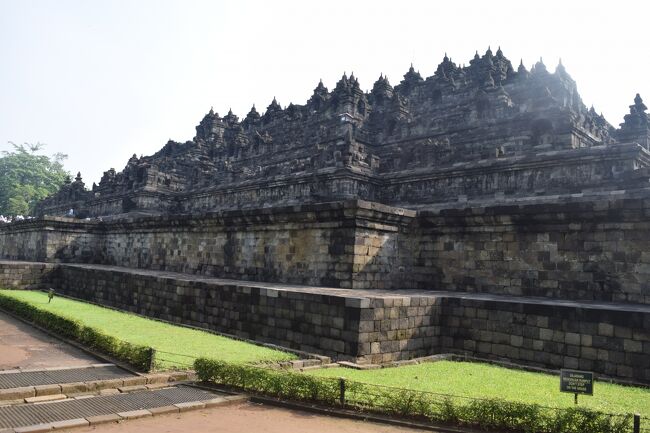 2019年1月インドネシア旅行の４日目。<br />ジョグジャカルタからチャーター車でボロブドゥール遺跡へ行き、ボロブドゥール寺院等を巡りました。