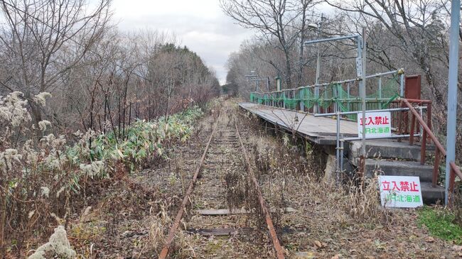 前回（https://4travel.jp/travelogue/11793715/）は、留萌本線の廃線となった部分を見に行きました。<br />今回は、札沼線の廃線部分を見に行きます。北海道医療大学駅から新十津川まで各駅を見に行きます。果たして駅舎は残っていたのか！？衝撃の現実を刮目せよ！