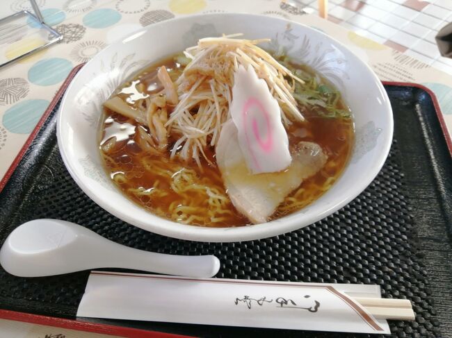 青森県のまだ行っていなくていつか行こうと思っていた谷地温泉、下風呂温泉郷、青荷温泉をメインに9泊10日でめぐってきました。<br /><br />★旅行記１６のルート<br />弘前駅→大鰐温泉駅→山崎食堂（ラーメン）→温泉民宿河鹿荘→やぎはし菓子餅店（だんご）→ホットパーク加賀助→大鰐町地域交流センター鰐come→弘南鉄道大鰐駅→中央弘前駅→弘前駅→平賀駅→ひらかわイルミネーションプロムナード→平賀駅→弘前駅→大鰐温泉駅→温泉民宿河鹿荘宿泊→大鰐温泉駅<br /><br />----------------------------------------------------------------------<br />１日目　2022年11月18日（金）<br />１．東京～青森駅（ガレッテリア ダ・サスィーノのランチ）<br />２．八甲田山麓にある日本三秘湯の谷地温泉宿泊<br />----------------------------------------------------------------------<br />２日目　2022年11月19日（土）<br />３．青森市内散策（喫茶マロンのジャマイカンカレーランチ）<br />４．浅虫温泉 宿屋つばき宿泊＆浅虫温泉散策<br />５．あさむし水族館に行ってみた<br />----------------------------------------------------------------------<br />３日目　2022年11月20日（日）<br />６．東北の駅百選 大湊駅（美味小屋 蛮～大湊吉田ベーカリー）<br />７．下風呂温泉 坪田旅館宿泊<br />----------------------------------------------------------------------<br />４日目　2022年11月21日（月）<br />８．下風呂温泉さんぽ～坪田旅館宿泊～弘前に移動<br />----------------------------------------------------------------------<br />５日目　2022年11月22日（火）<br />９．弘前（旧弘前市立図書館周辺～紅葉の弘前城）<br />10．弘前グルメ（珈琲時代屋～中みその辛みそラーメン）<br />----------------------------------------------------------------------<br />６日目　2022年11月23日（水）<br />11．弘前（戸田うちわ餅店～最勝院～弘前昇天教会）<br />12．弘前れんが倉庫美術館～奈良美智展弘前2002-2006ドキュメント展～<br />13．黒石 重要伝統的建造物群保存地区 中町こみせ通り散策<br />14．ランプの宿 青荷温泉宿泊①（黒石移動から夕飯まで）<br />----------------------------------------------------------------------<br />７日目　2022年11月24日（木）<br />15．ランプの宿 青荷温泉宿泊②（朝食から黒石駅移動まで）<br />16．大鰐温泉さんぽ（山崎食堂～やぎはし菓子餅店）←★今ここ<br />17．ひらかわイルミネーションプロムナードに行ってみた<br />----------------------------------------------------------------------<br />８日目　2022年11月25日（金）<br />18．大間さんぽ（マグロモニュメント～魚喰いの大間んぞくのマグロ丼）<br />19．下風呂温泉 お湯がクリーム色のまるほん温泉宿泊<br />----------------------------------------------------------------------<br />９日目　2022年11月26日（土）<br />20．八戸 八食センターの七厘村で海鮮炭火焼きを食べる<br />----------------------------------------------------------------------<br />10日目　2022年11月27日（日）最終日<br />21．青森県立美術館① 屋内展示（シャガール、奈良美智、棟方志功）<br />22．青森県立美術館② あおもり犬～八角堂～Cafe４匹の猫<br />23．青森 縄文時代の三内丸山遺跡～東京