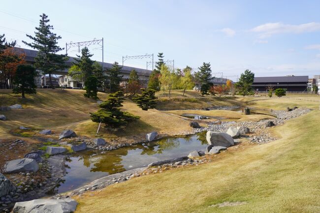 ６日目の今日は大分市内を回ります。<br />大分市は大分県の県庁所在地なんですが、ずばり言うと観光資源はあんまりない。全国でいうと、福島市、三重市、大津市とこの大分市はかなりさみしくて、第一印象とかでいうとほとんど最悪かな。ただ、福島市、三重市、大津市はその後なんとかそれなりにリベンジして少し修正ができていますから、変な話、大分市だけがその印象のまま残っている状況でして。今回もまだ半信半疑なので、そういう意味でも大分市リベンジの旅という位置づけです。<br /><br />さて、結果としてはまあまあというかやっぱり想定の範囲かな。以前拝見した金剛宝戒寺の大日如来坐像が唯一あまりにも素晴らしくて、もしかしたらという期待もあったのですが、なかなかそういうことではないですね。確かに、大分県の人口110万人の半分近くが集まる賑やかさはあるのですが、府内城は見栄えがしないし、大友宗麟の関係もやっぱり微妙です。ただ、大友館跡の発掘はやや遅ればせの感はありますが、それなりに意味のあるものかな。というのも、大友宗麟は臼杵城というイメージが強いですが、大友宗麟が府内の大友館から臼杵城に拠点を移したのは弘治3年（1557年）前後。毛利からの攻撃に備えたとか日向国の経営を見据えたとかの諸説もあるようですが、とにもかくにも大内氏の勢力を九州から追い出し、北九州における旧大内領を確保したのは府内城のころですからね。臼杵城は府内で一定の成果を上げた後、自らの理想とする姿をさらに追ったという位置づけかな。版図を広げた府内の時代の大友宗麟の動きはもう少し整理されてもいいような気がします。<br />一方、文化的なところでいうと、田能村竹田、直入に福田平八郎は、間違いなく一服の清涼剤。ちなみに、福沢諭吉は中津藩なので、大分市のアイデンティティにはならないですからね。後は、コンパルホールやOASISひろば21に大分県立美術館とかのハコモノ施設もこれくらいがちょうどいいところかな。といった感じですね。<br /><br />いずれにしても、一日目の旅行記でも触れましたが、大分県はやはりそれぞれがそれぞれ。県庁所在地であってもそのひとつに過ぎないということであって、むしろ、それを無理やりなんとかしようとしていないことの方が大分県らしさなのかもしれません。<br /><br />そのうえで、改めて大分の観光ランキングは、やっぱり以下の順かなあ。3位以下はそれほど差はないんですが、たびたび的にはこんなところで整理するのが妥当かなと思います。<br /><br />1位　     別府温泉・湯布院温泉<br />2位　     天領日田<br />3位　     中津・耶馬渓・九重<br />4位　     宇佐・豊後高田・国東半島<br />5位　　  臼杵・津久見<br />6～8位　竹田・豊後大野、杵築・日出、大分市<br />9位　　  佐伯