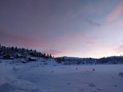 これはなんという色だろう、ノルウェーでサーモンピンクの朝焼けを見た