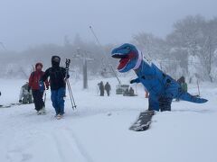 霊峰大山にティラノサウルス出現