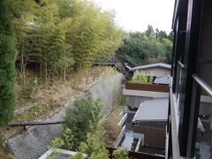 きょうのお宿は、大きな露天風呂のある、おおきなホテル。そう、京都で温泉です。