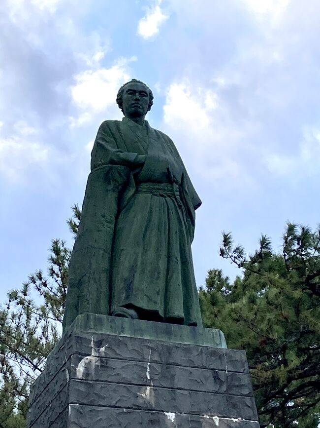 四国って意外に遠くて行きたくてもなかなか行けなかったけど…全国旅行支援割がある今なら!<br /><br />と決行してみた。<br /><br />はりまや橋や桂浜、行って分かることもあるんよねー。