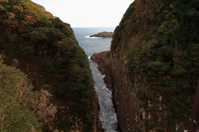 馬ケ背を見に日向岬へ。<br />遊歩道は階段などで昇り降りしないとならないので<br />けっこうつらかったです。<br />帰りは遊歩道でぐるっと回ってこれるのですが<br />遠くなるので行った道を戻りました。<br />無料駐車場はありました。<br /><br />