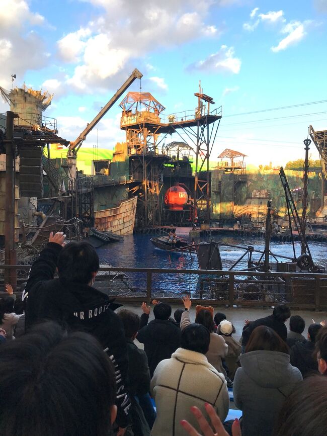 宮島からはじめてのUSJ初詣は想像以上にすごいパークでした。ほとんど乗れませんでしたが、4時からのウォーターワールドのショーにはすぐ入れて大感激でした。超お上りさんのユニバ探索、そして翌日は京都で初詣へ行ってきました。