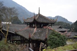 峨眉山の仏教寺院をめぐる