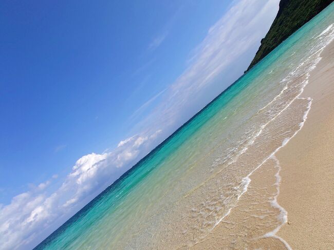 年末、3泊4日の宮古島旅行に行きました。<br />リゾートホテルを1つに絞り切れなくて、結局『シギラ・ミラージュ』に2泊、『シーウッドホテル』に1泊することにしました。<br />リゾートホテルで美味しいものを食べてのんびりしたり、宮古ブルーと言われる海を見に行ったり、ゆったりと年末を過ごしました。<br /><br />■12/27 神戸空港→みやこ下地島空港、伊良部大橋(シギラミラージュ泊)<br />■12/28 与那覇前浜、東平安名崎、新城海岸、西平安名崎、池間島、雪塩ミュージアム(シギラミラージュ泊)<br />□12/29 シギラリゾート散策、与那覇前浜、17END(シーウッドホテル泊)<br />□12/30 ホテル散策、下地島空港→神戸空港