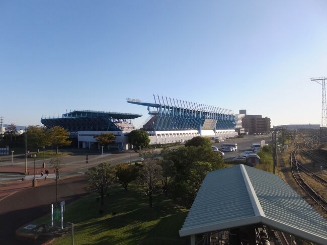 鳥栖は昔は一大鉄道拠点。名残はありや。<br />鳥栖に泊まったときに駅裏の昔の操車場の跡地を散歩しました。<br />表紙写真は鳥栖駅の裏のサガン鳥栖のスタジアム。<br />ここもみんな線路だった時代があったんです。<br />