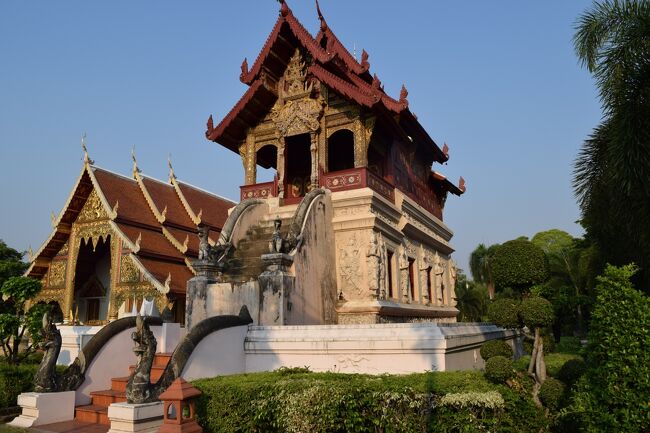 2016年4月タイ旅行、<br />１日目は成田からキャセイパシフィック航空で香港を経由してチェンマイに到着。<br />２日目は早朝から、チェンマイ旧市街の仏教寺院（ワットチェディルアン、ワットプラシン、ワットチェンマン）を徒歩で巡りました。