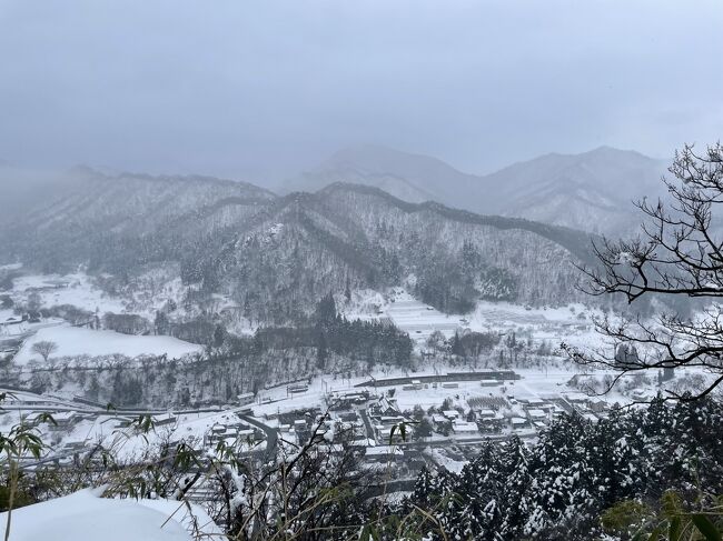 あえて雪のなか史跡や飲み屋を巡りました<br />1日目・・・移動日、鶴岡泊<br />2日目・・・鶴岡から酒田へ移動、酒田泊<br />3日目・・・酒田から秋田県湯沢市へ移動、湯沢市泊<br />4日目・・・湯沢市から山形市へ移動、山形泊