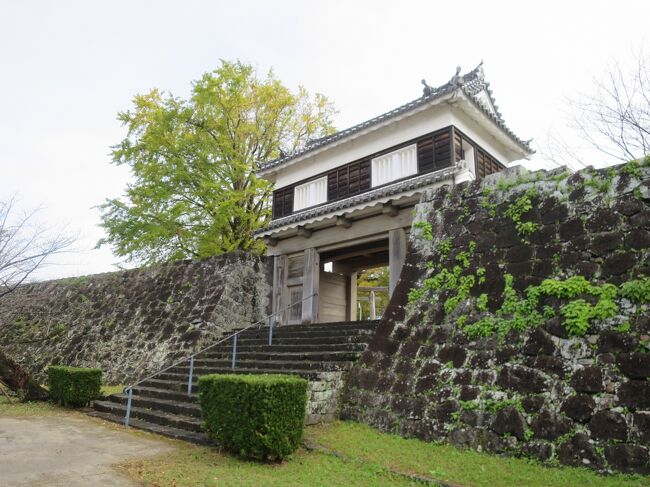 2日めは別府温泉から臼杵まで足をのばしました。<br />臼杵城跡や臼杵大仏をみてから、臼杵ふぐではなく里山のフレンチレストランでランチ<br />帰りがけに、大分市の南蛮BVNGO交流館を見学して、柳屋へもどりました。