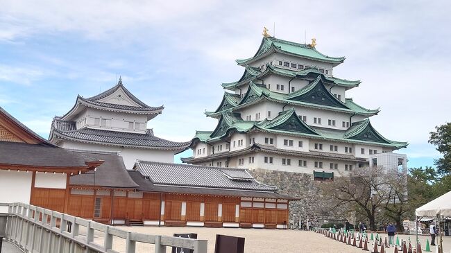 まずは飛行機で名古屋へ行き、久しぶりの名古屋城観光。<br />次に伊勢神宮の外宮と内宮を回って大阪へ。<br />大阪では初めて大阪城へと行きました。<br /><br />