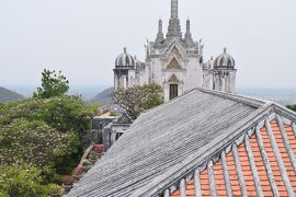 ペッチャブリーの寺院、宮殿、洞窟をめぐる