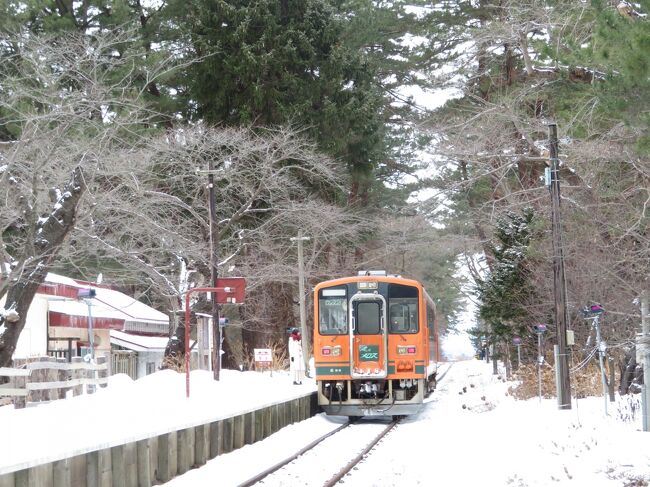 冬の東北を温泉地で途中下車しながら鉄道でほぼぐるりと一周してきました。<br /><br />この旅行記は三日目、津軽鉄道と太宰の街金木の様子