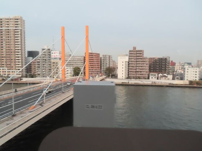 日本へ帰国 2023/01/13<br /><br />1月13日、妻と高雄国際空港からタイガーエアーで成田国際空港に戻りました。春節前でしたので、それほどの混雑ではありませんでしたが、17日に来た息子たちによると搭乗客はかなりに多かったようです。<br />事前に、「Visit Japan Web」に登録していたので、簡単に入国できました。「Visit Japan Web」は、入国時に「検疫」「入国審査」「税関申告」の入国手続を行うことができるウェブサービスで、日本人も当然、対象になります。事前に登録していないと、どうも、後回しにされるようです。<br />成田空港から東京駅駅行きのバス「THE アクセス成田」「Tokyo Shuttle」は一本化されて、AIRPORT BUS TYO-NRT | エアポートバス東京・成田となり、料金も1,300円になりました。<br />八王子に着いて、初めての食事は、てんやに行きました。<br />17日からは、家族5人で日本で過ごすことになります。
