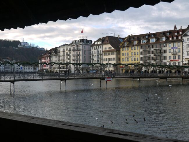 ２０１３年の年末に初めてスイスに行った時の旅行記です。６日間の日程でグリンデルワルト・ツェルマット・ルッツェルン・ベルン・チューリッヒを旅してきました。<br />☆旅行４日目はツェルマットからチューリッヒへ向かう途中でルツェルンへ立ち寄って市内を散策しました。
