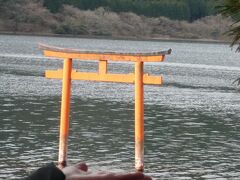 モーターボートで九頭龍神社そして箱根神社へ