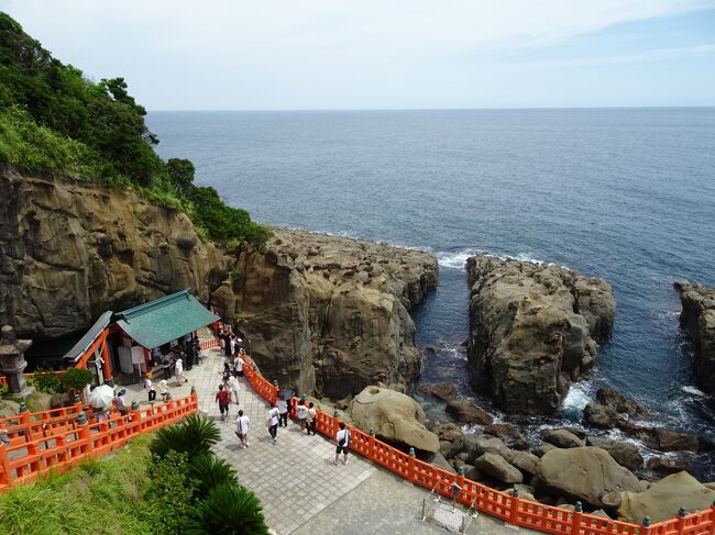 ２０２２年の夏休みは、ずーっと行きたいと思っていた宮崎＆鹿児島へ！。現地グルメや観光を満喫し、楽しい時間を過ごしてきました。羽田前泊を入れると、久々に６泊７日と長い旅になりましたが、体調を崩すことなく遊んできました！。では、今回は「鵜戸神社＆日南海岸を眺めて！」編です。<br /><br />＜飛行機＞<br />　　JAL　羽田＝宮崎<br /><br />＜ホテル＞<br />　　８/１６　京急EXイン　羽田<br />　　８/１７、１８　シェラトン・グランデ・オーシャンリゾート<br />　　８/１９　SHIROYAMA HOTEL Kagoshima<br />　　８/２０　ソラリア西鉄ホテル鹿児島<br />　　８/２１　ANAホリデ・インリゾート宮崎<br /><br />＜スケジュール＞<br />　　１日目　京急EXイン羽田へ、穴守稲荷神社へ<br />　　２日目　シャトルバスで羽田空港へ、JALで宮崎空港へ、鵜戸神宮へ、道の駅フェニックス、「山椒茶屋」でランチ