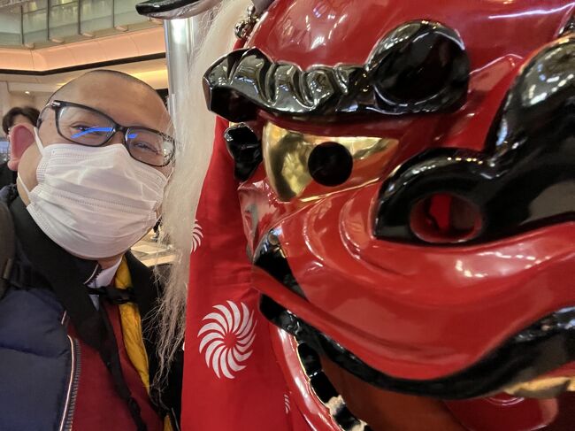 新年明けましておめでとうございます。<br />本年もよろしくお願い致します。<br /><br />近場の東京駅に隣接するホテルメトロポリタン丸の内でのんびり過ごす年末年始がホテル代も意外にリーズナブルで良かったので今年もゆったり年末年始を過ごして来ました。<br /><br />今年は獅子舞に沢山会いました。