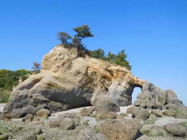 ２０２１年４月　山口県・山陽小野田市　その２　本山岬沖のくぐり岩を見ました。