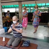 久しぶりに異国の地へ　タイと韓国の旅　その３　エラワンの祠でお参りだぁ＼(◎o◎)／！ルワムサップ市場、タイマッサージでゆっくりバンコク散歩