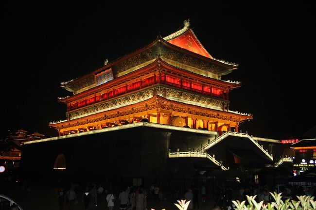 初めての中国シルクロードの旅 21 中国最後の夜は餃子三昧そして一人で夜景観光