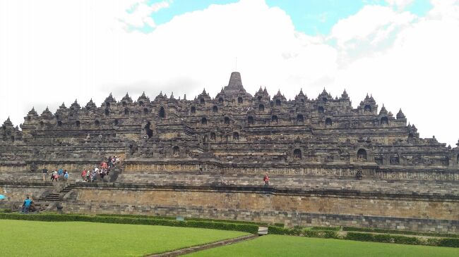 世界最大級の仏教遺跡　ボロブドゥール遺跡