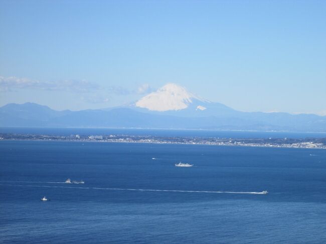 　　　山歩き　　鋸山(2)（329.5M）(標高差329.5M)　　 千葉県鋸南町　全行程　4時間41分　　東京湾フェリー金谷港～（42分）索道跡(2分)～（49分）展望台(26分)～（25分）～鋸山山頂(5分)→(27分）分岐F～(1時間14分)観月台(2分)～(29分)東京湾フェリー金谷港<br />「日時」2022年1月12日　<br />「アクセス」東京湾フェリー久里浜港よりフェリーで40分、東京湾フェリー金谷港に到着<br />「参考案内書」ハイキングマップ<br />