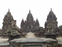 インドネシア最大級のヒンドゥー教の遺跡　プランバナン寺院遺跡群