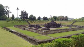 シヴァヒンドゥー教寺院　サンビサリ寺院