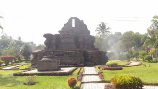 マラン郊外の遺跡巡り　ジャゴ寺院