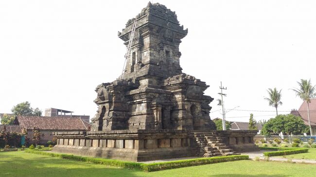 マラン郊外の遺跡巡り　シンゴサリ寺院