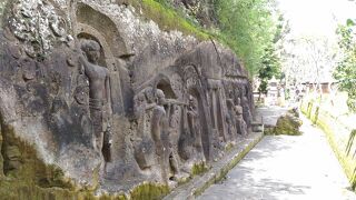 古代神話をモチーフに岩に描かれたレリーフ　イエ・プル遺跡