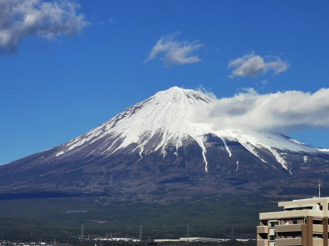 冬の18きっぷは予定立てるのが大変難しい(&gt;_&lt;)<br />期間も短いし、天候も荒れやすいし<br />ハプニングも楽しめる心の広さと財力が欲しいです<br /><br />前回の大雪で18きっぷが1枚余ってしました<br />日帰りで行けるところどこ行こうかなと考えて<br />富士山を撮りに行くことにしました<br /><br />何回か富士山を撮る機会はあったんですが<br />いつも霞がかかったり、どこにあるのか分からないくらい曇ってたり(;&#39;∀&#39;)<br /><br />帰りは浜松によって夕食を<br />食べる計画済です<br />あー楽しみ(*‘∀‘)<br /><br />大阪→富士宮→浜松→大阪<br />