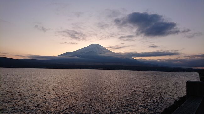 今回は旅行支援を使って富士山を見る旅。<br />長野の諏訪湖温泉と山梨の神の湯温泉へ。<br /><br />とにかく富士山ばかりしつこく出てきます。<br /><br />