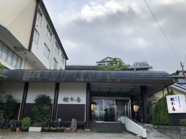 松本観光を終えて、本日は浅間温泉にある錦の湯・地本屋さんにお泊まりです。今回の旅行中、１泊料金では最高金額！　ごはんがおいしいと評判のお宿です。