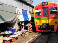 メークローン鉄道市場（タラード・ロム・フッブ）